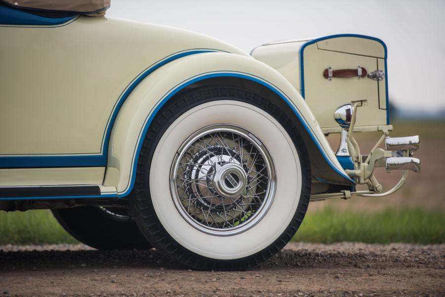 Детали экстерьера Cord L-29 Convertible 1930 года  (фото 44 из 47)